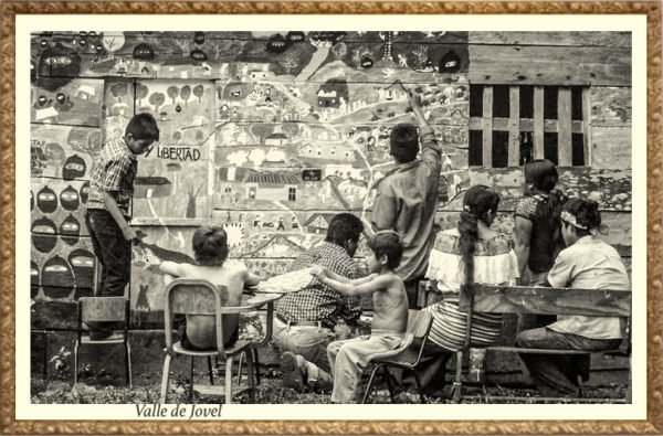Pintando el mural de Taniperlas.