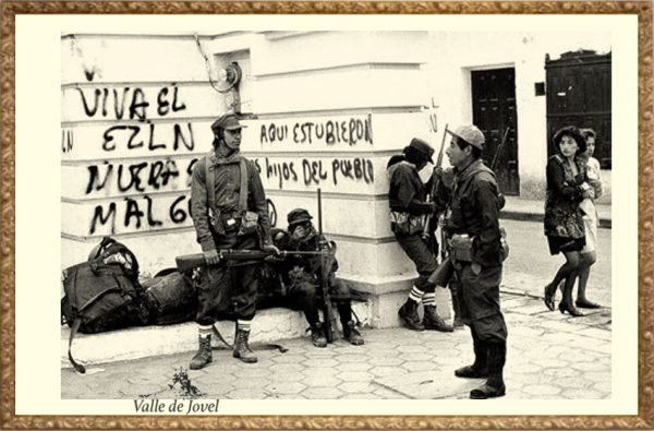 El EZLN tomando San Cristóbal de Las Casas el 1 de enero de 1994.