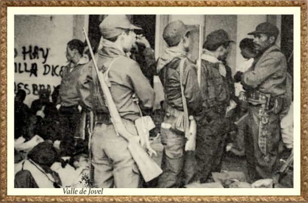El EZLN en el Palacio Municipal de San Cristóbal de Las Casas el 1 de enero de 1994