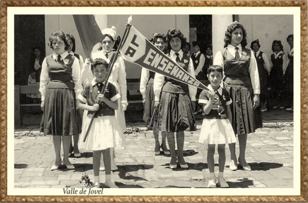 Colegio "La Enseñanza", fundado el 15 de agosto de 1915 por María Adelina Flores y Carlos Z. Flores.