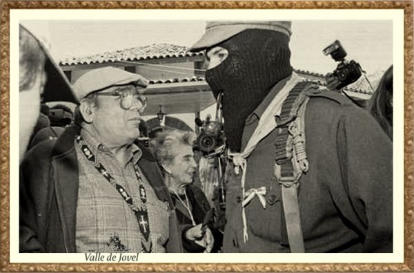 Don Samuel Ruiz García, y el Subcomandante Marcos, (EZLN).