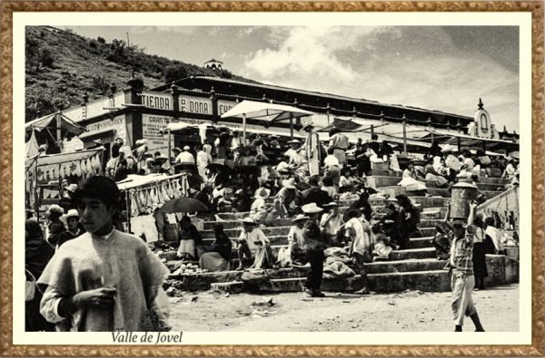 Mercado en la Plazuela de la Iglesia de la Merced, en el corazón de el Valle de Jovel.