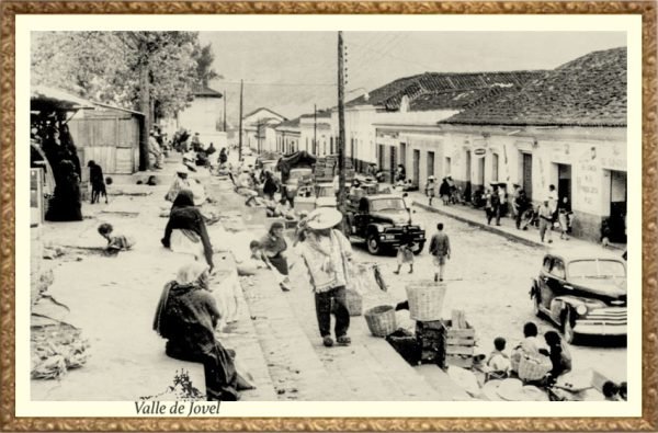 Mercado en las Escaleras de la Iglesia de la Merced, en el corazón de el Valle de Jovel.